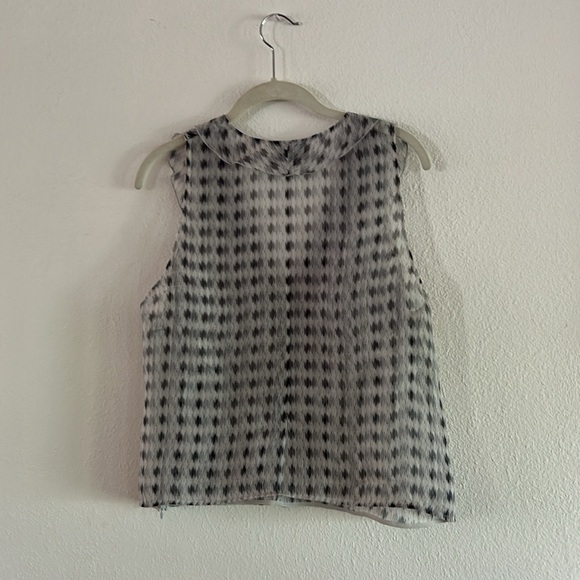 ARMANI Patterned Sleeveless Top Ruffles- medium - Picture 5 of 6